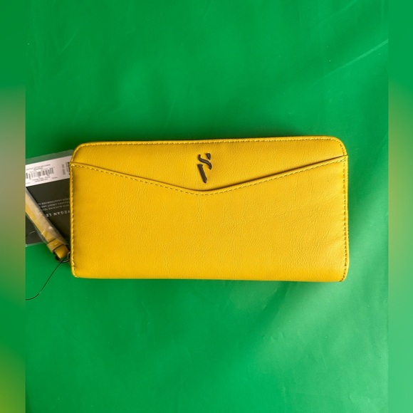 Simply Vera Vera Wang Lime Forest Signature Wallet - Picture 3 of 5